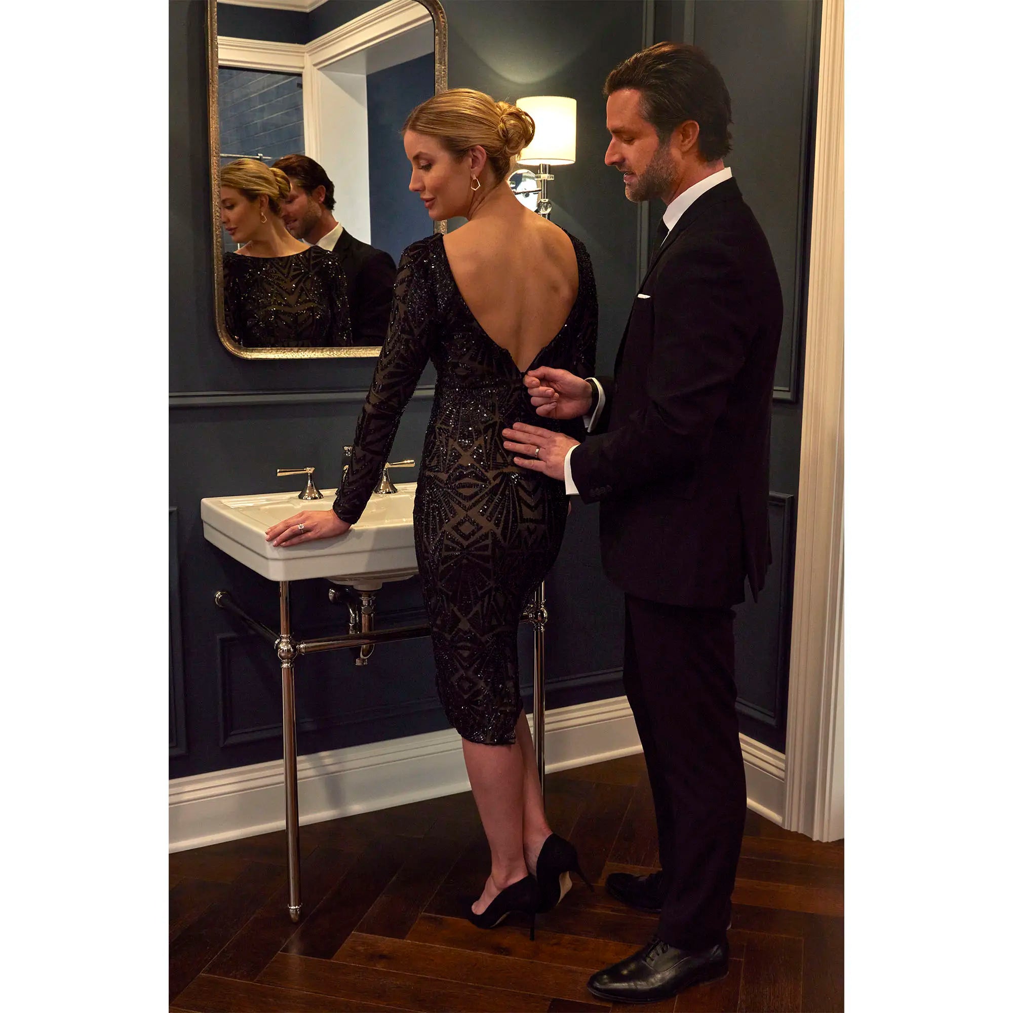 Fitzgerald 28 in. Sink Top, 3-Hole // CANVAS WHITE // 158764_Fitzgerald_Lifestyle_D35160802.150_D20015008.415_D21410128.008_0002_Apr2023_CDNwebp.webp