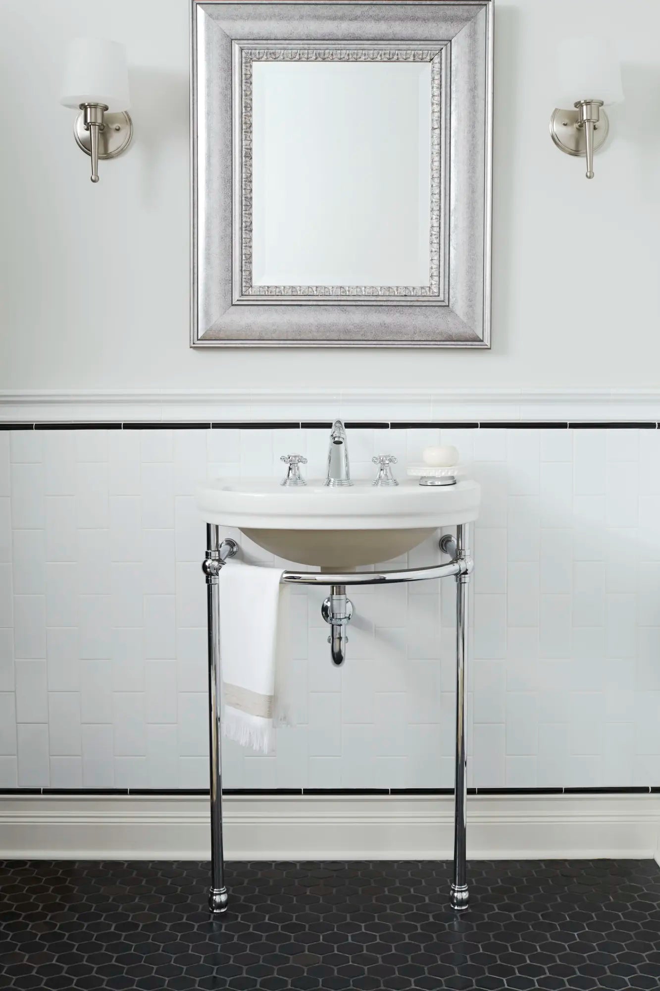 Oak Hill® Towel Hook // POLISHED CHROME // 159736_B_D3510184C.100_0_CDNwebp.webp