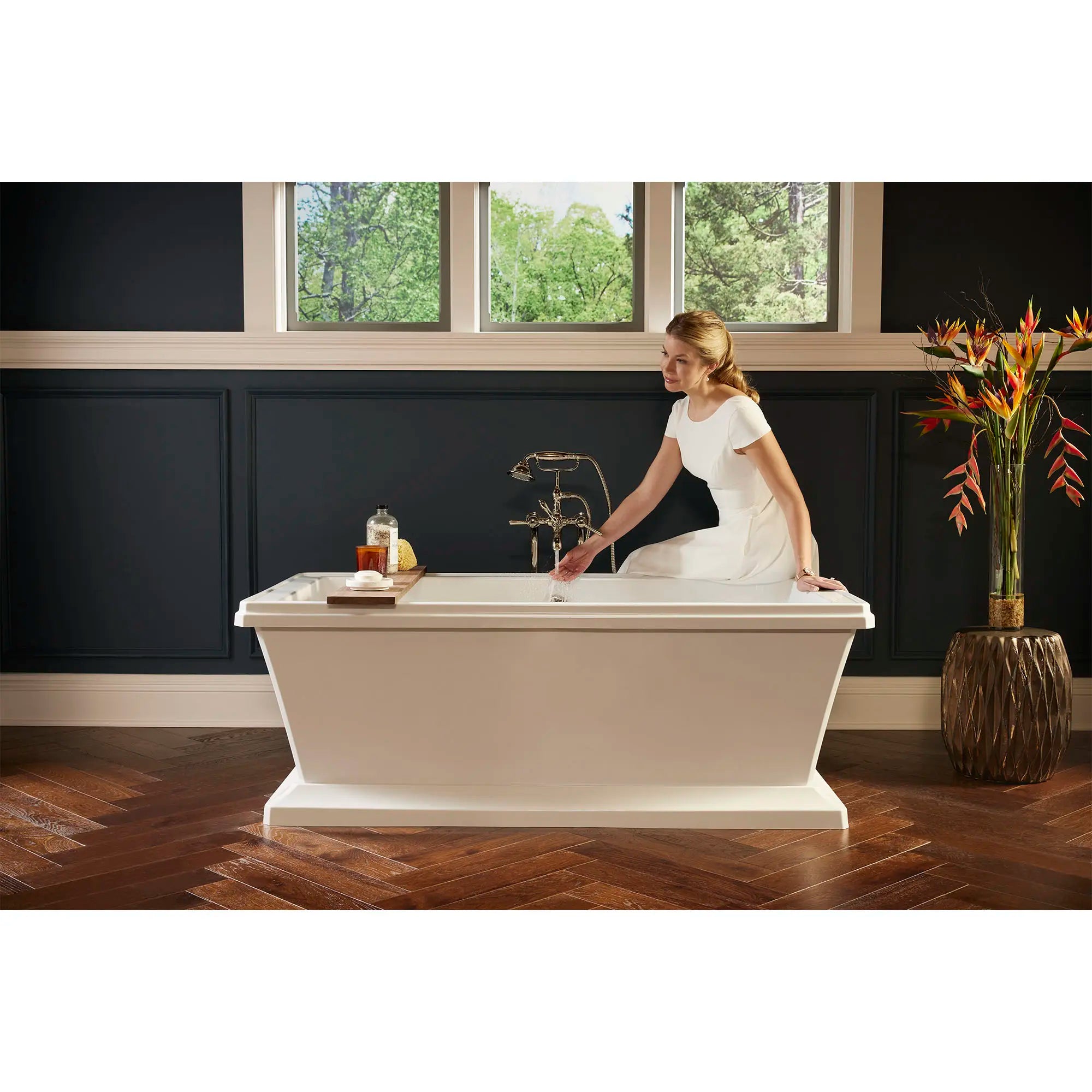 Fitzgerald®  66 in. x 36 in. Freestanding Bathtub // CANVAS WHITE // 190979_Fitzgerald_Lifestyle_D62645004.415_D35160950.150_0002_Apr2023_0_CDNwebp.webp