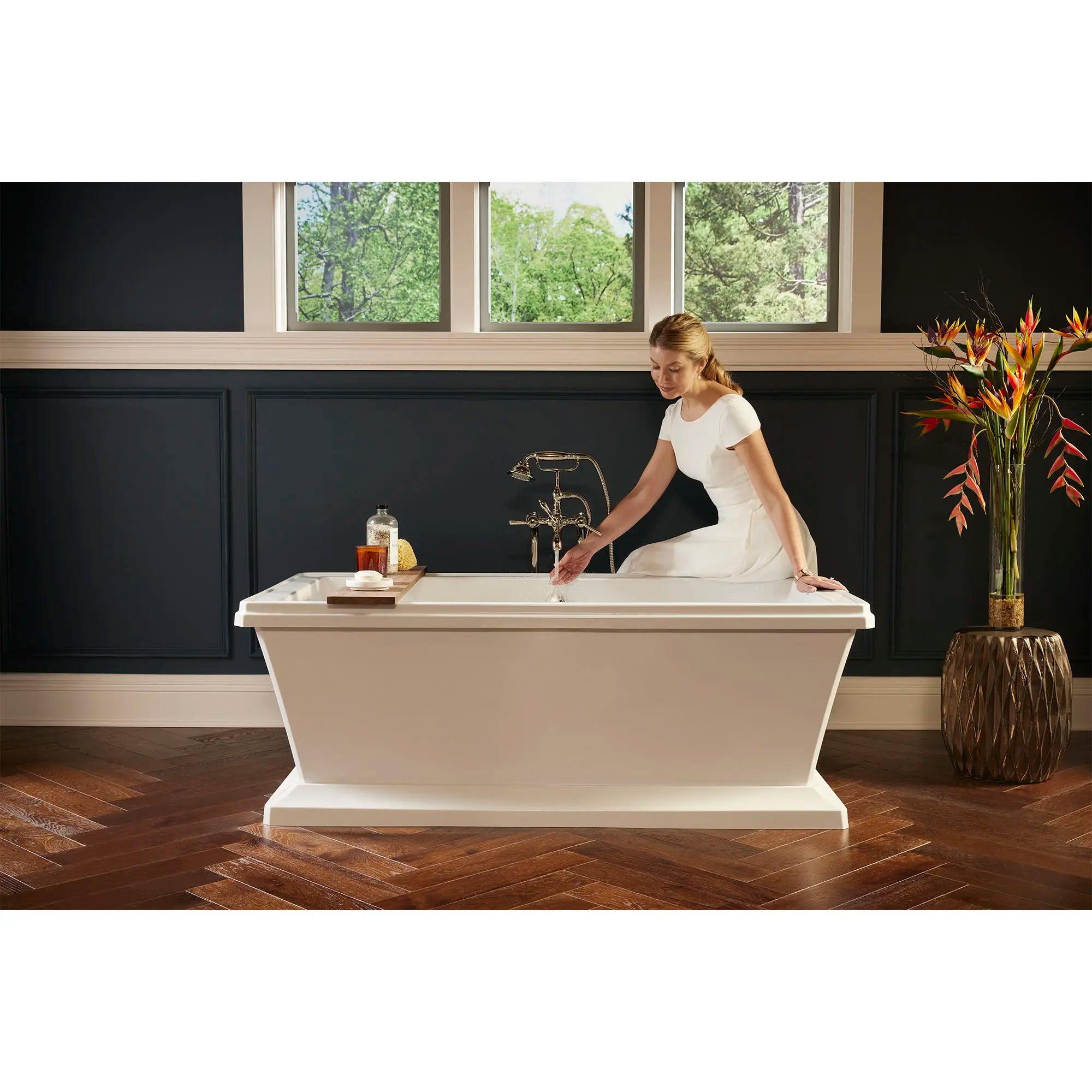 Fitzgerald®  66 in. x 36 in. Freestanding Bathtub // CANVAS WHITE // 190984_Fitzgerald_Lifestyle_D62645004.415_D35160950.150_0003_Apr2023_0_CDNwebp.webp