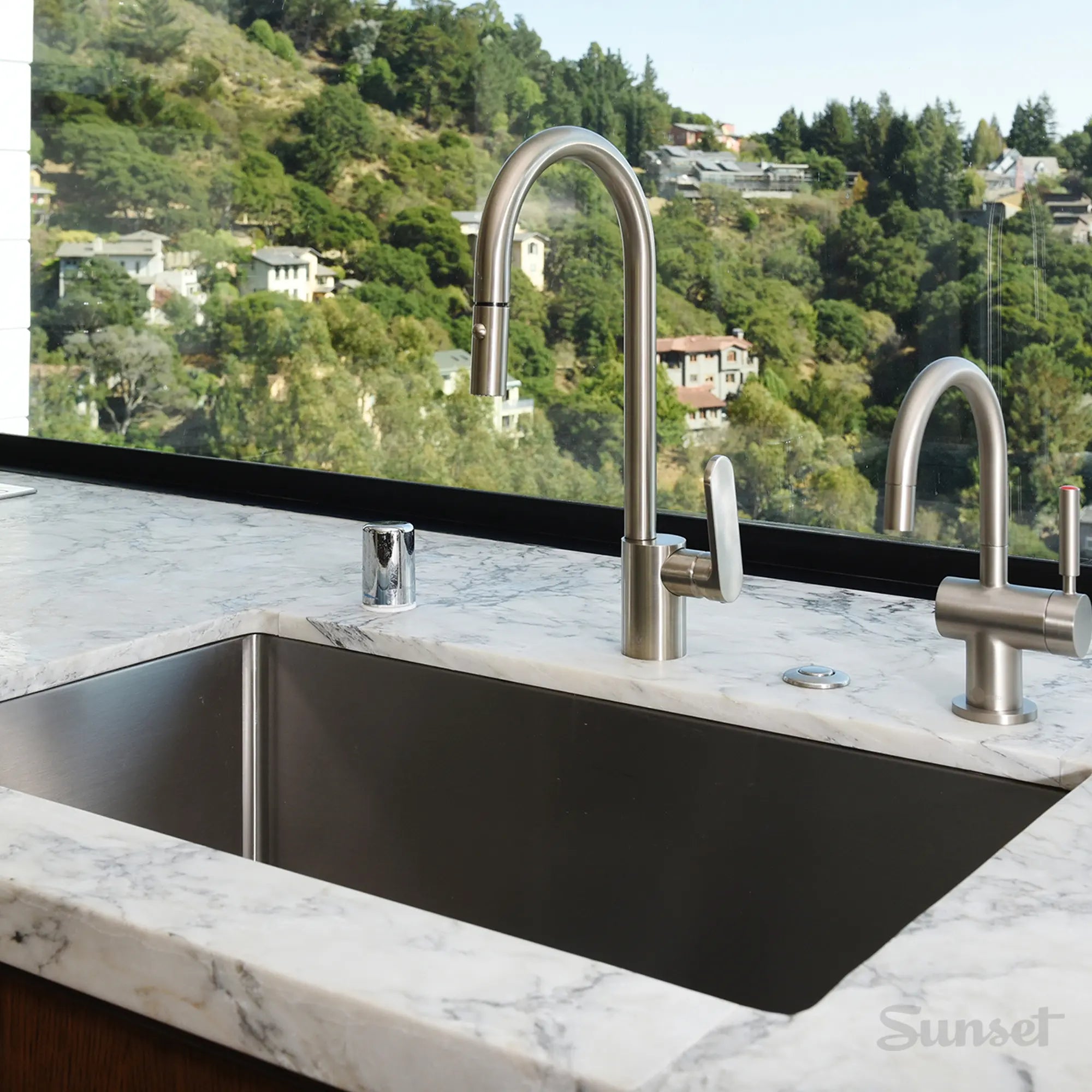 Fresno® Single Handle Kitchen Faucet with Lever Handle // POLISHED CHROME // 39897_D35403000100_03_0_CDNwebp.webp