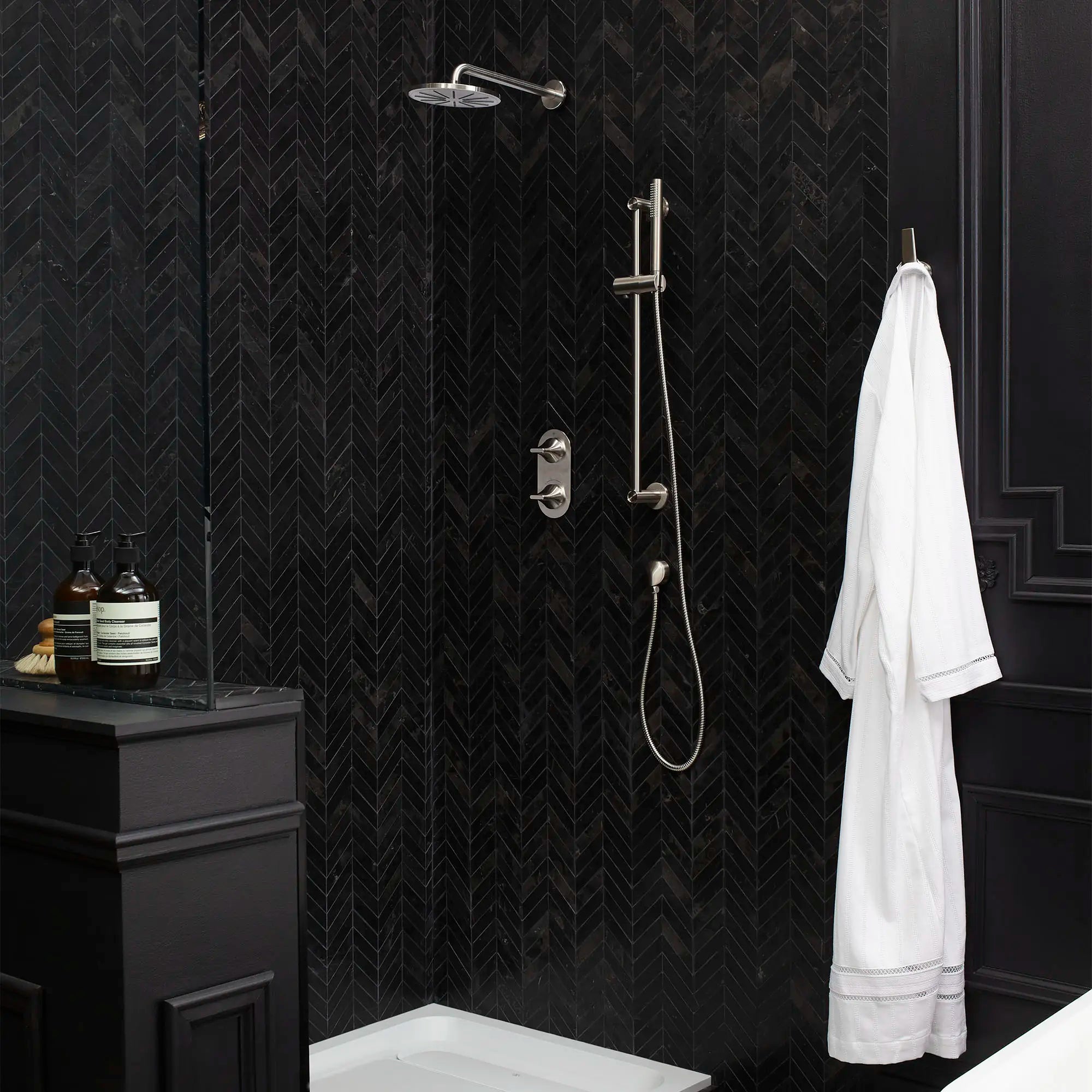 DXV® Modulus Single Function 7.5 in. Round Showerhead // POLISHED CHROME // 84867_B-D35120780150_1_CDNwebp.webp